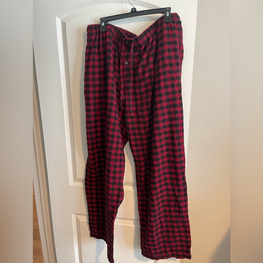 Men’s plaid pajama pants